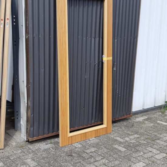 HPL binnendeuren met glasopening.
