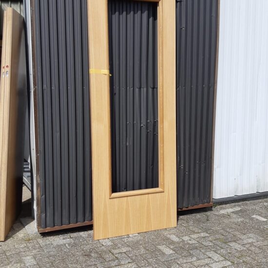 HPL binnendeuren met glasopening. Eiken motief.